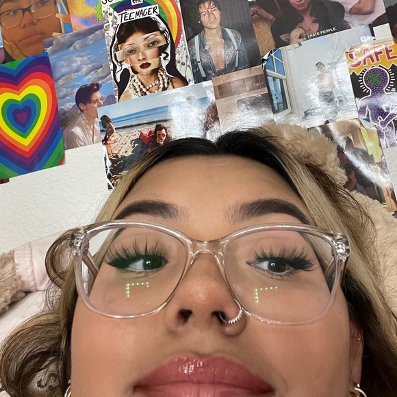 Meet your Posher, Danielle - Picture 1 of 2